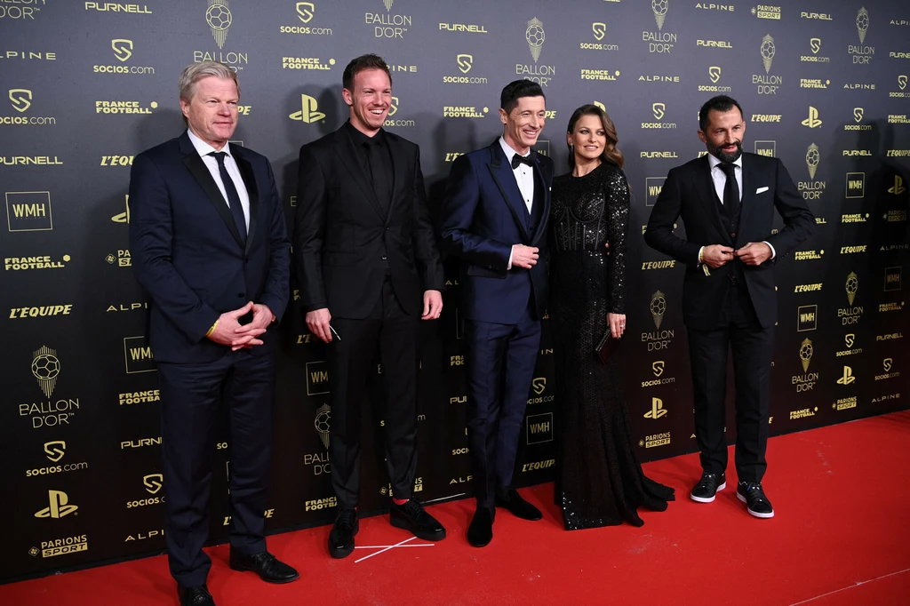 Oliver Kahn (pierwszy z lewej) chciałby, aby Robert Lewandowski na dłużej został w Bayernie Monachium Oliver Kahn (pierwszy z lewej) chciałby, aby Robert Lewandowski na dłużej został w Bayernie Monachium