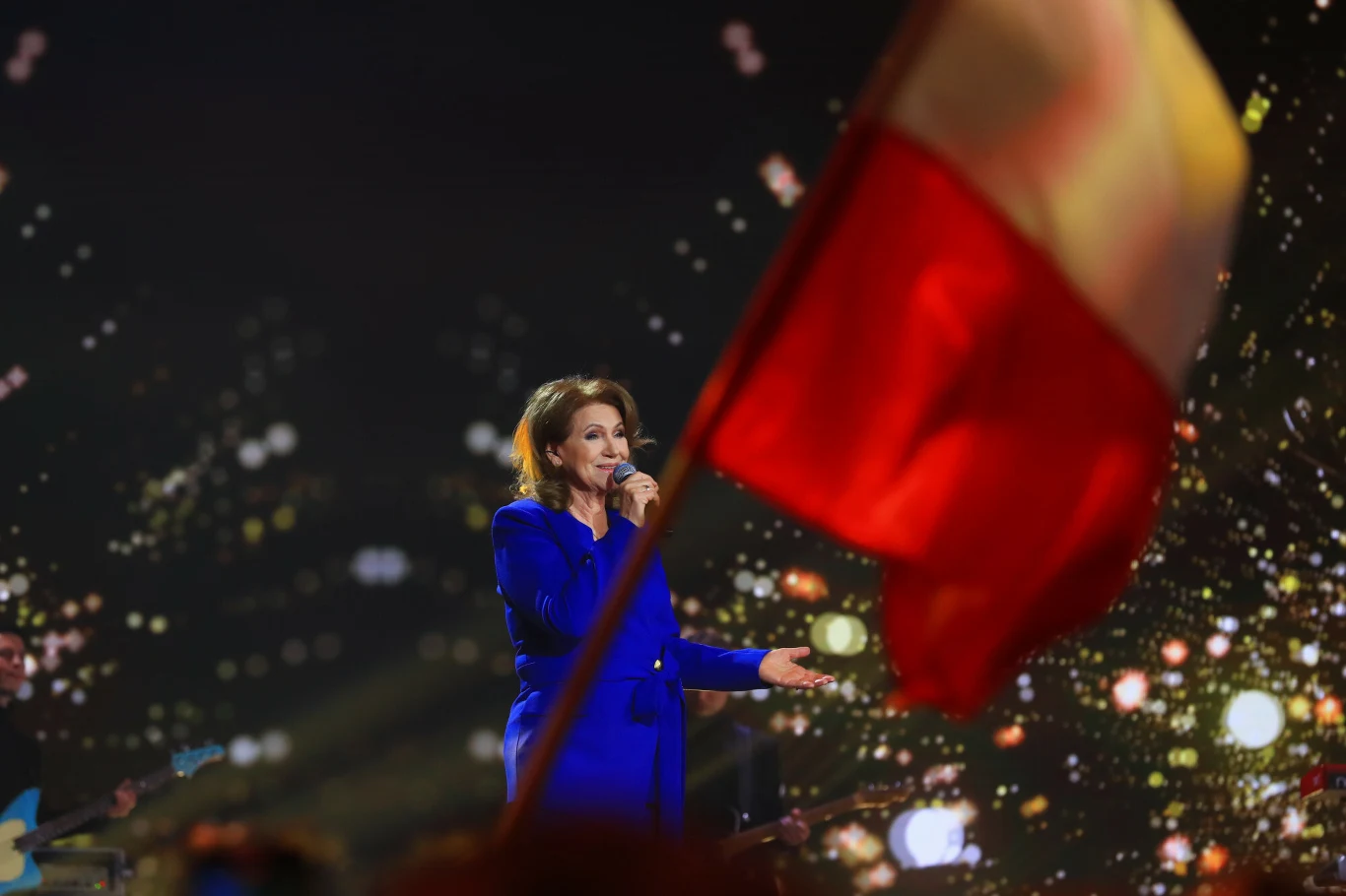 Legenda polskiej piosenki, Halina Frąckowiak, gorąco wspierała mundurowych ze sceny. Zaśpiewała "Napisz proszę" i "Bądź gotowy dziś do drogi", a w trakcie złożyła gorące im gorące życzenia.