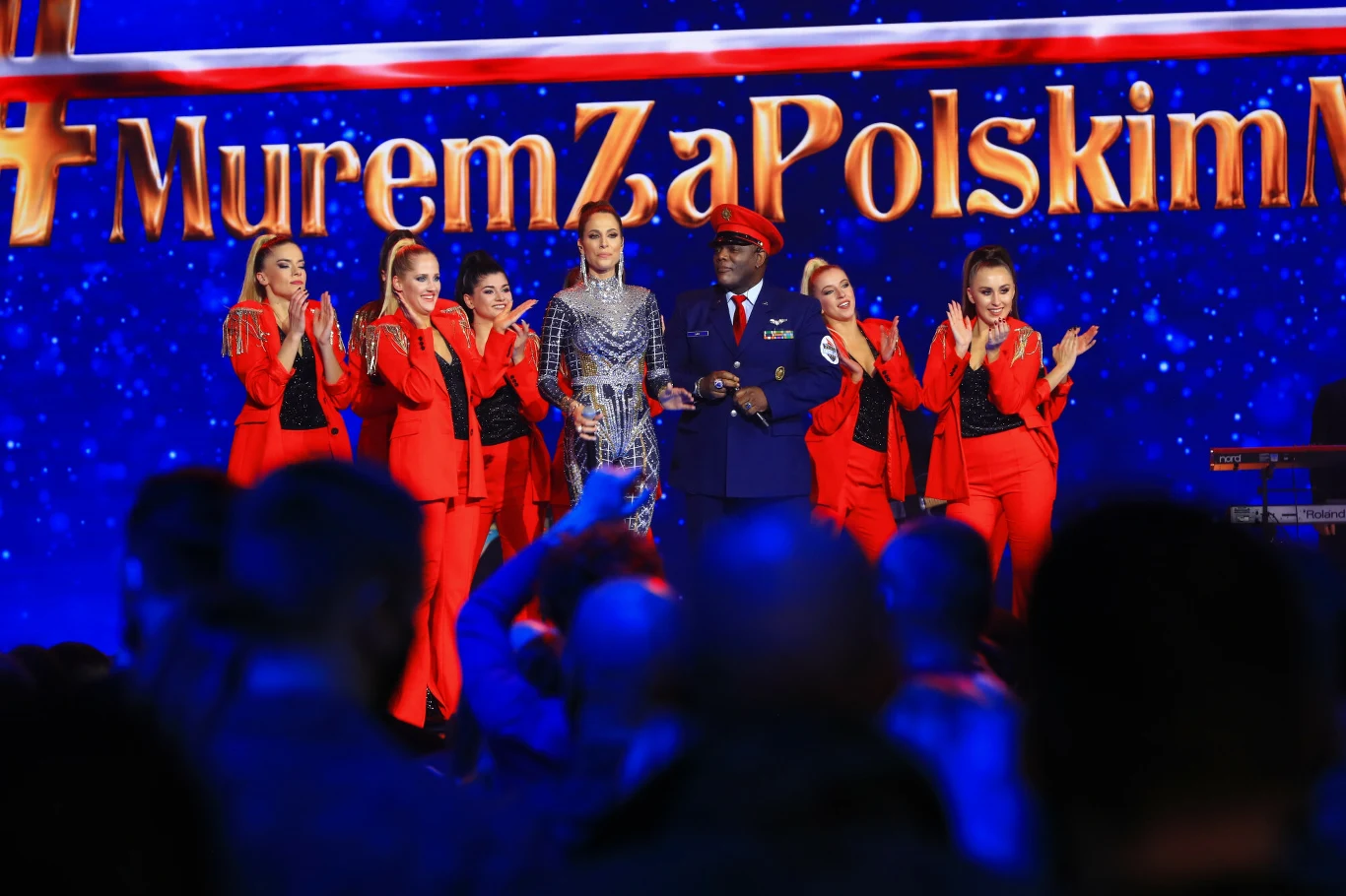 Captain Jack wystąpił z piosenkami "In The Army Now" oraz "Iko Iko". Przypomniano, że muzyk w przeszłości wielokrotnie koncertował dla wojsk NATO.
