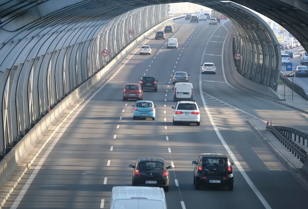 Droga S8 w Warszawie. Obowiązuje na niej ograniczenie prędkości do 120 km/h