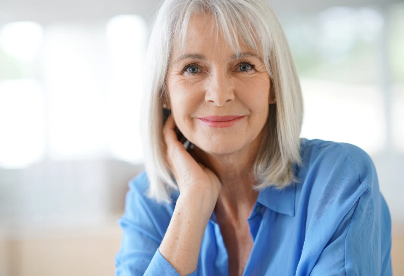 Jeśli masz grzywkę, wystarczy ją odpowiednio wystylizować Jeśli masz grzywkę, wystarczy ją odpowiednio wystylizować