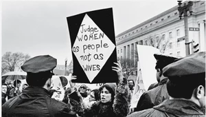 Amerykańskie protesty w obronie praw kobiet w 1969 roku. "Sądźcie kobiety jako ludzi, nie jako żony"