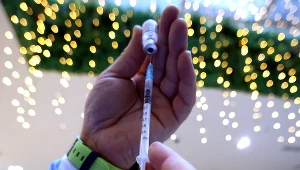 Dzieci otrzymają mniejszą dawkę szczepionki niż dorośli