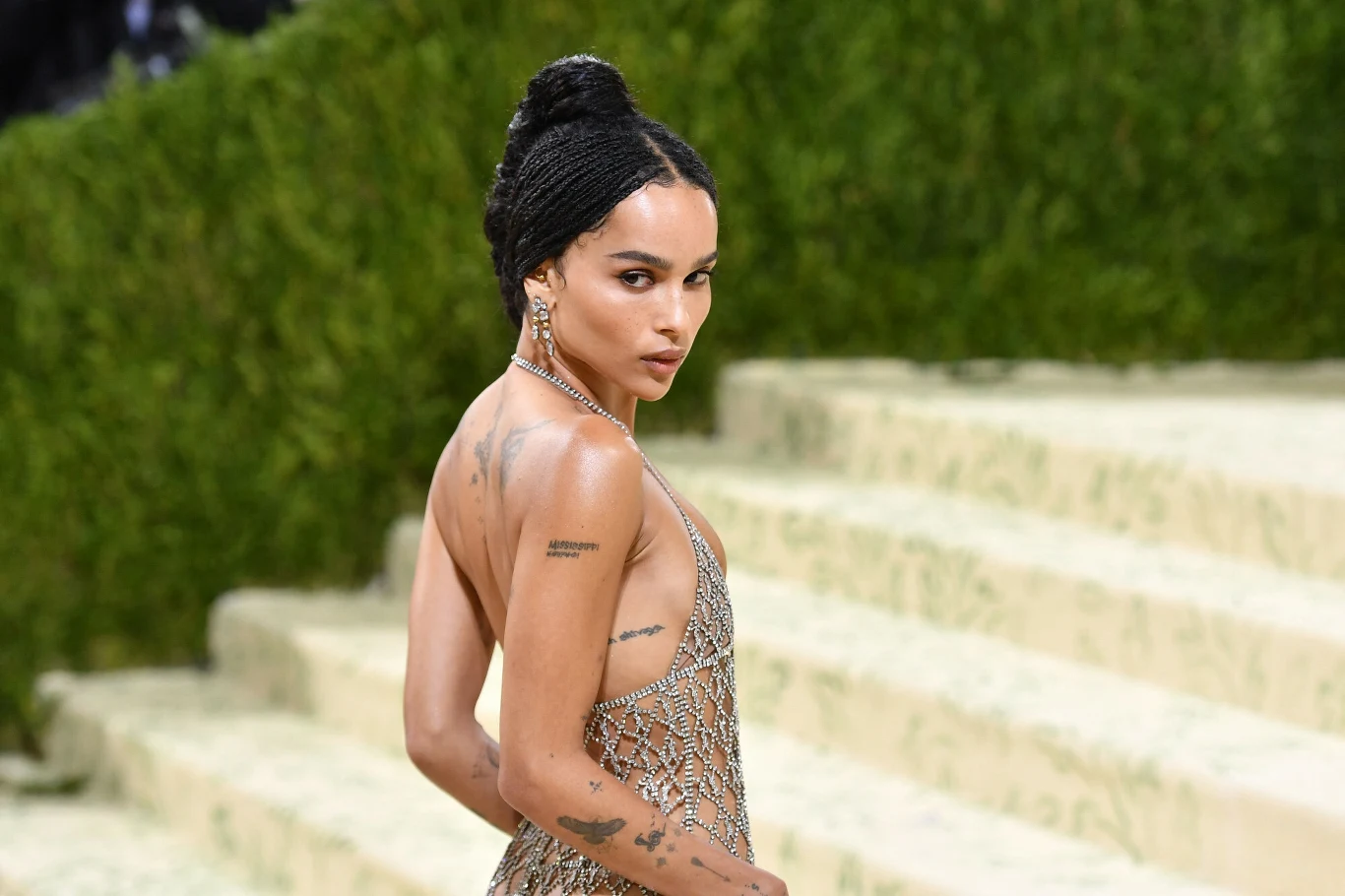 Aktorskie sukcesy nie wystarczają Zoë Kravitz, dlatego postanowiła spróbować swoich sił także w reżyserii. Prace nad swoim debiutem zaczęła już w 2017 roku i teraz, po czterech latach przygotowań, wreszcie będzie mogła wejść na plan i stanąć po drugiej stronie kamery. 