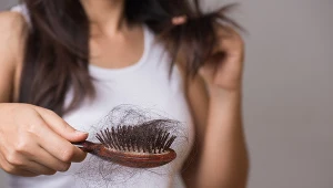 Martwi cię stan twoich włosów? Udaj się do dermatologa lub trychologa