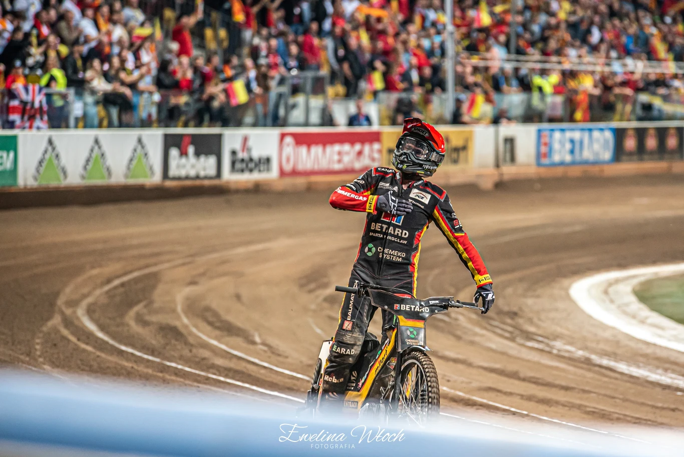 Tai Woffinden fetujący złoty medal Tai Woffinden fetujący złoty medal