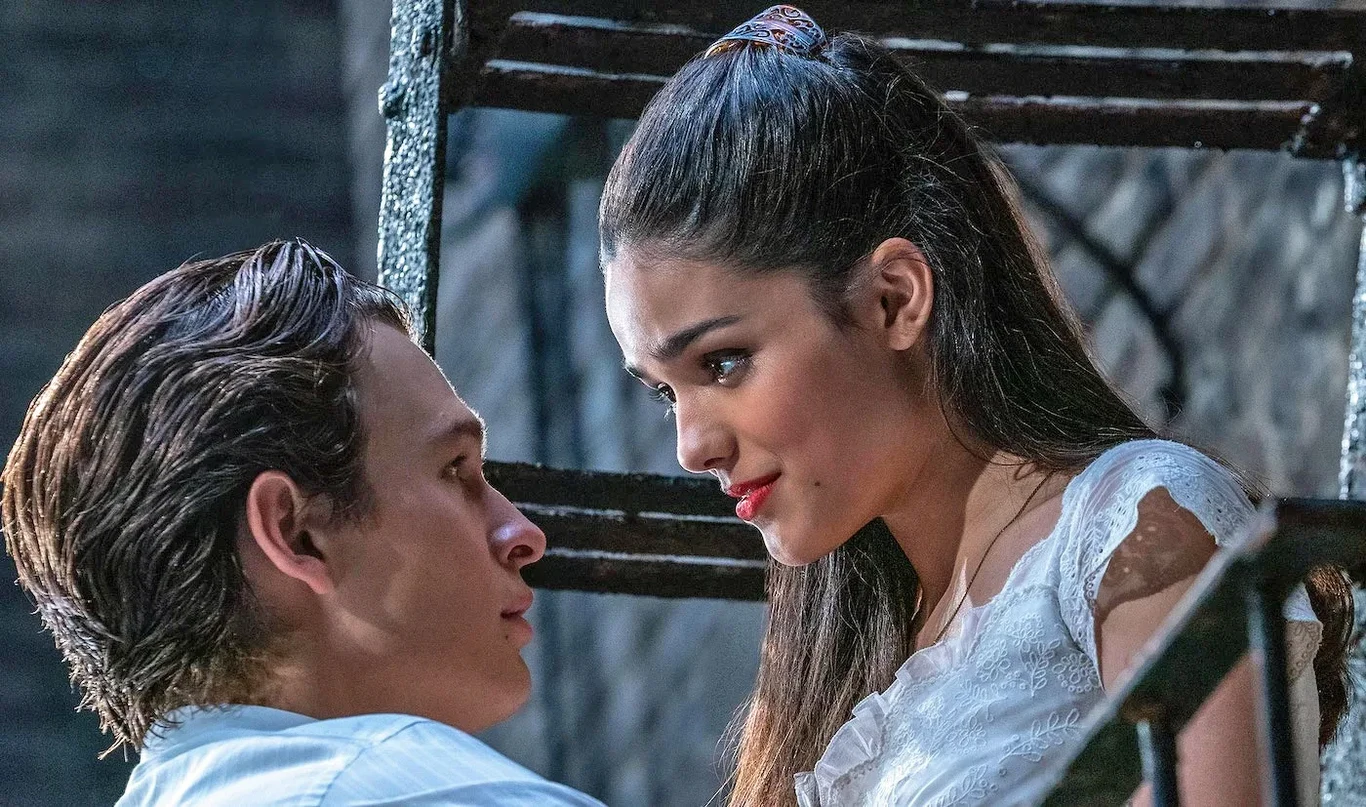 Główne role w "West Side Story" Stevena Spielberga grają Ansel Elgort i Rachel Zegler