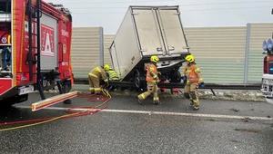 Kraków. A4 - ciężarówka wypadła z jezdni. Przewidywane utrudnienia 