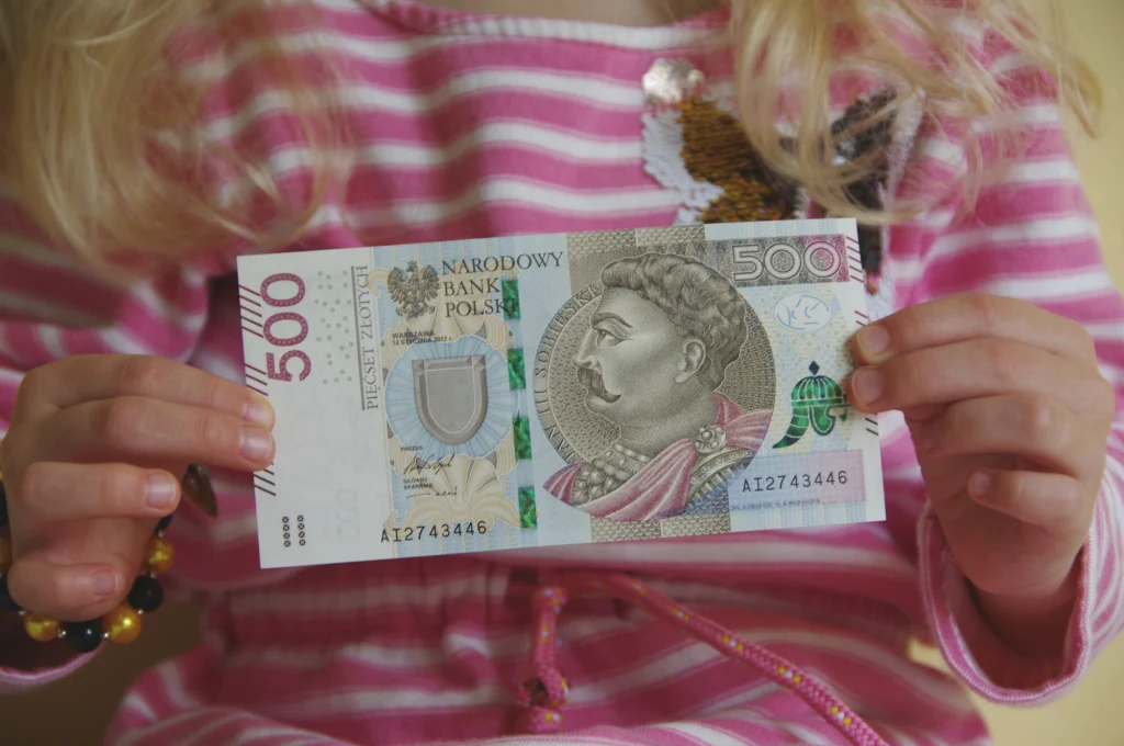 Świadczenie 500 plus przez inflację realnie warte coraz mniej
