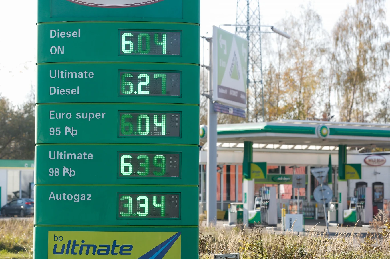 Kierowcy z utęsknieniem wyglądają obniżek cen paliw Kierowcy z utęsknieniem wyglądają obniżek cen paliw