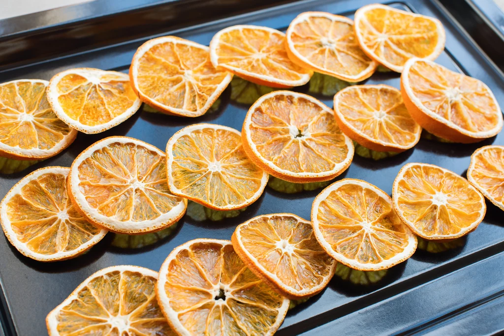 Zaglądaj co jakiś czas do piekarnika, by sprawdzić stan pomarańczy
