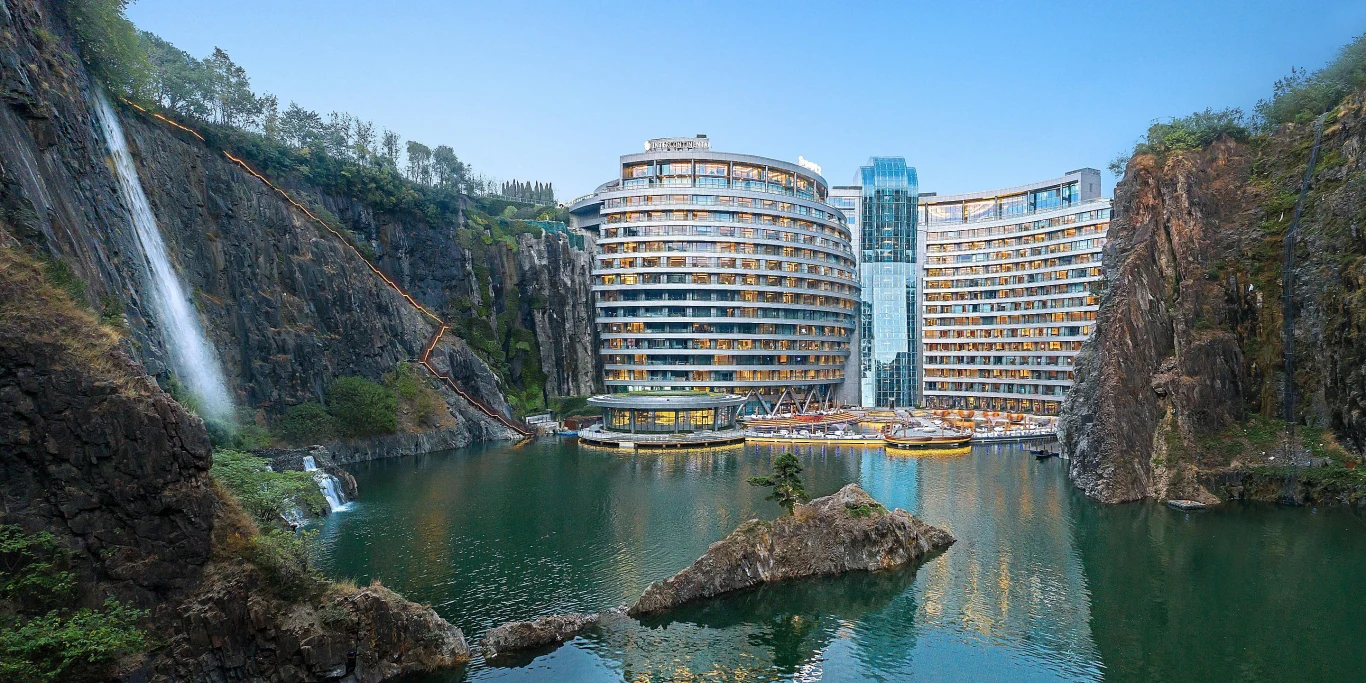 InterContinental Shanghai Wonderland, czyli zupełnie nowa odsłona zatopionego kamieniołomu InterContinental Shanghai Wonderland, czyli zupełnie nowa odsłona zatopionego kamieniołomu