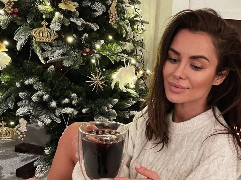 Natalia Siwiec chwali się choinką na IG @nataliasiwiec.official Natalia Siwiec chwali się choinką na IG @nataliasiwiec.official