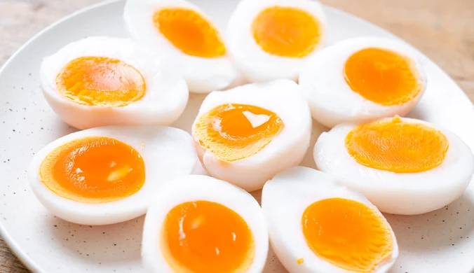 Jajka na miękko czy na twardo? Sposób przygotowania ma większe znaczenie dla diety, niż myśli większość osób