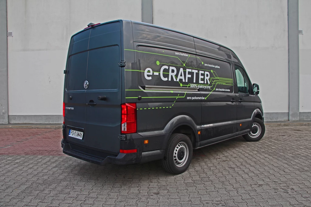 Spalinowy Volkswagen Crafter z ładunkiem może ważyć 3500 kg. Elektryczny - 4250 kg. Oba będzie można prowadzić z kategorią B prawa jazdy