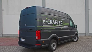 Spalinowy Volkswagen Crafter z ładunkiem może ważyć 3500 kg. Elektryczny - 4250 kg. Oba będzie można prowadzić z kategorią B prawa jazdy