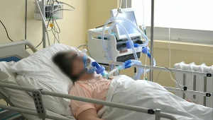 Znacząca większość pacjentów trafiających do szpitali z ciężką postacią COVID-19 to osoby niezaszczepione