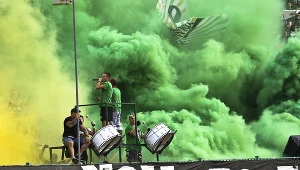 Obrazili zmarłą legendę, nie mieli też litości dla swojego zawodnika