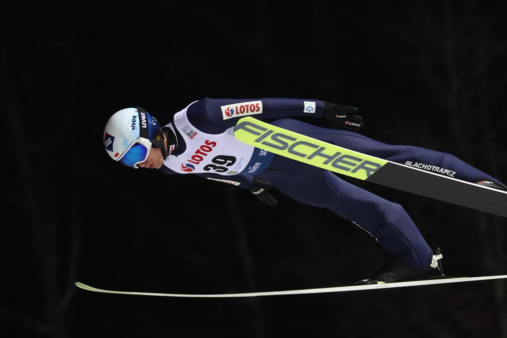 Wisła, 05.12.2021. Polak Kamil Stoch podczas zawodów Pucharu Świata w skokach narciarskich, 5 bm. w Wiśle. (gj) PAP/Grzegorz Momot Wisła, 05.12.2021. Polak Kamil Stoch podczas zawodów Pucharu Świata w skokach narciarskich, 5 bm. w Wiśle. (gj) PAP/Grzegorz Momot