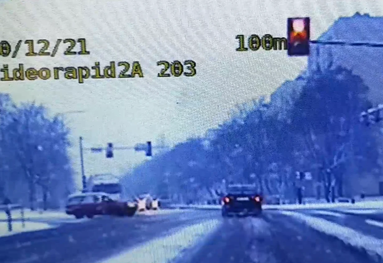 Elbląg. Kolizja na skrzyżowaniu. Kierowca prowadził pod wpływem narkotyków Elbląg. Kolizja na skrzyżowaniu. Kierowca prowadził pod wpływem narkotyków