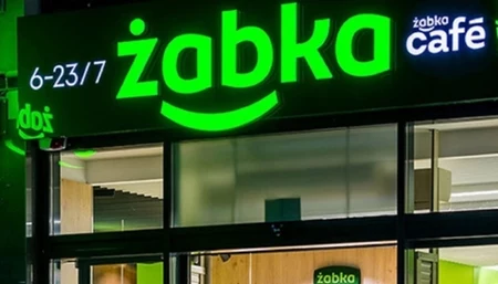 Żabka zaprasza na zakupy.