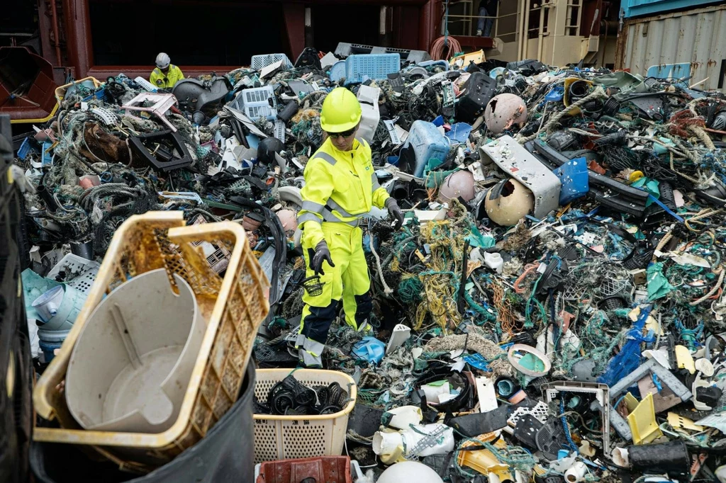 Co roku z Wielkiej Pacyficznej Plamy Śmieci wyławia się tony odpadów