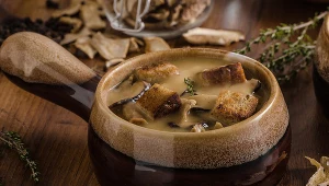Zupa grzybowa w tej wersji smakuje jeszcze lepiej. Kluczowy jeden składnik