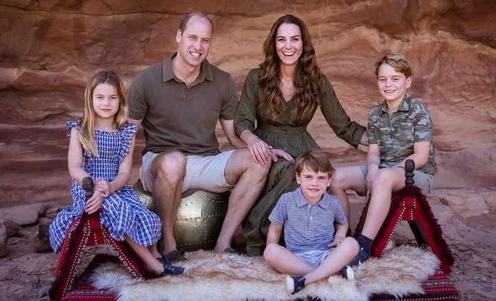 Kate i William z dziećmi na świątecznej kartce" Kate i William z dziećmi na świątecznej kartce"