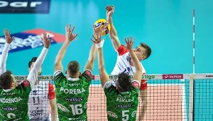 Trener pokłócił się z zawodnikami? Bez niego przegrali z liderem