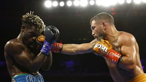 Wasyl Łomaczenko (z prawej) kontra Richard Commey