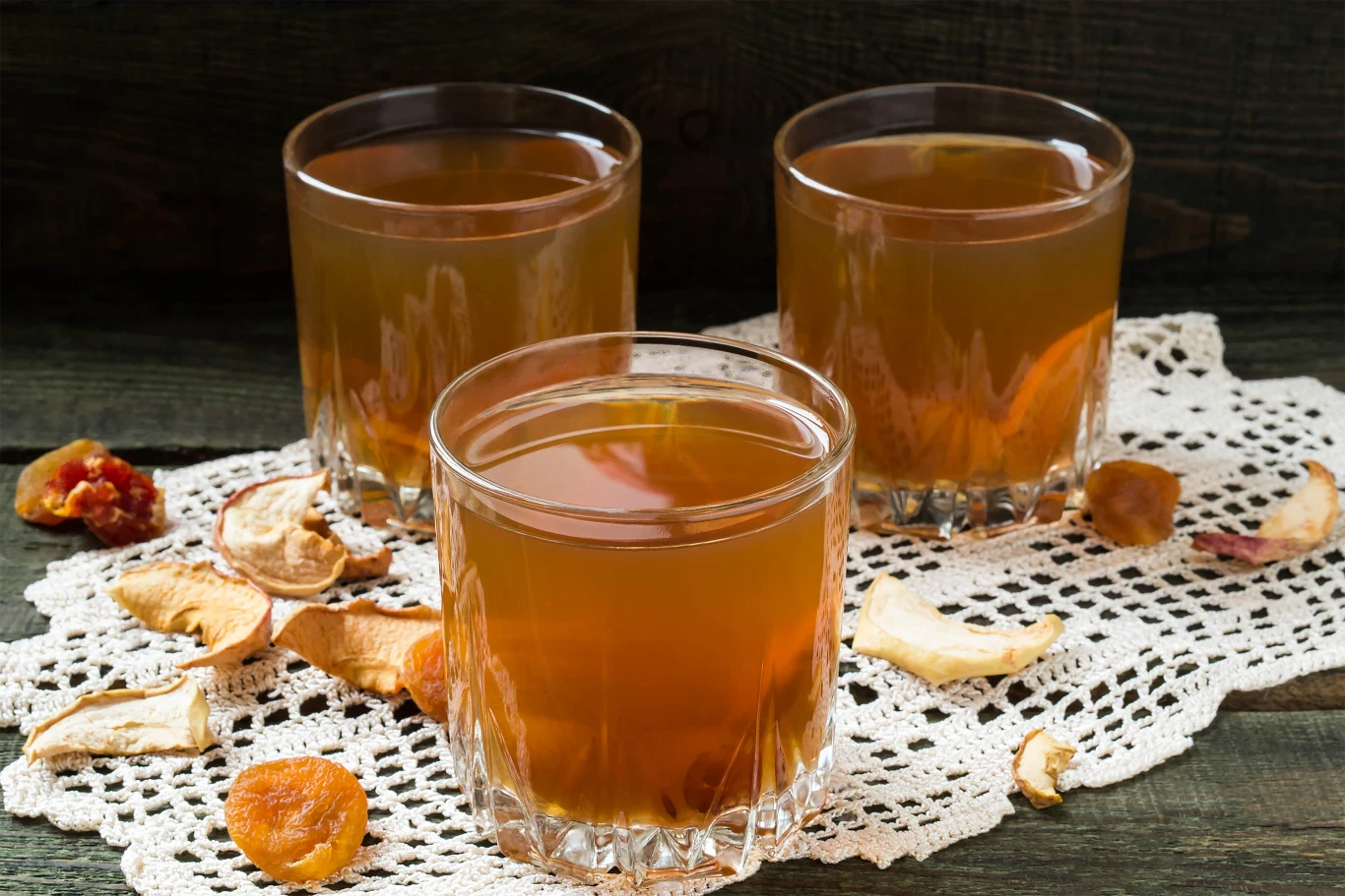 Kompot z suszu pity regularnie reguluje metabolizm, leczy problemy jelitowe, obniża cholesterol