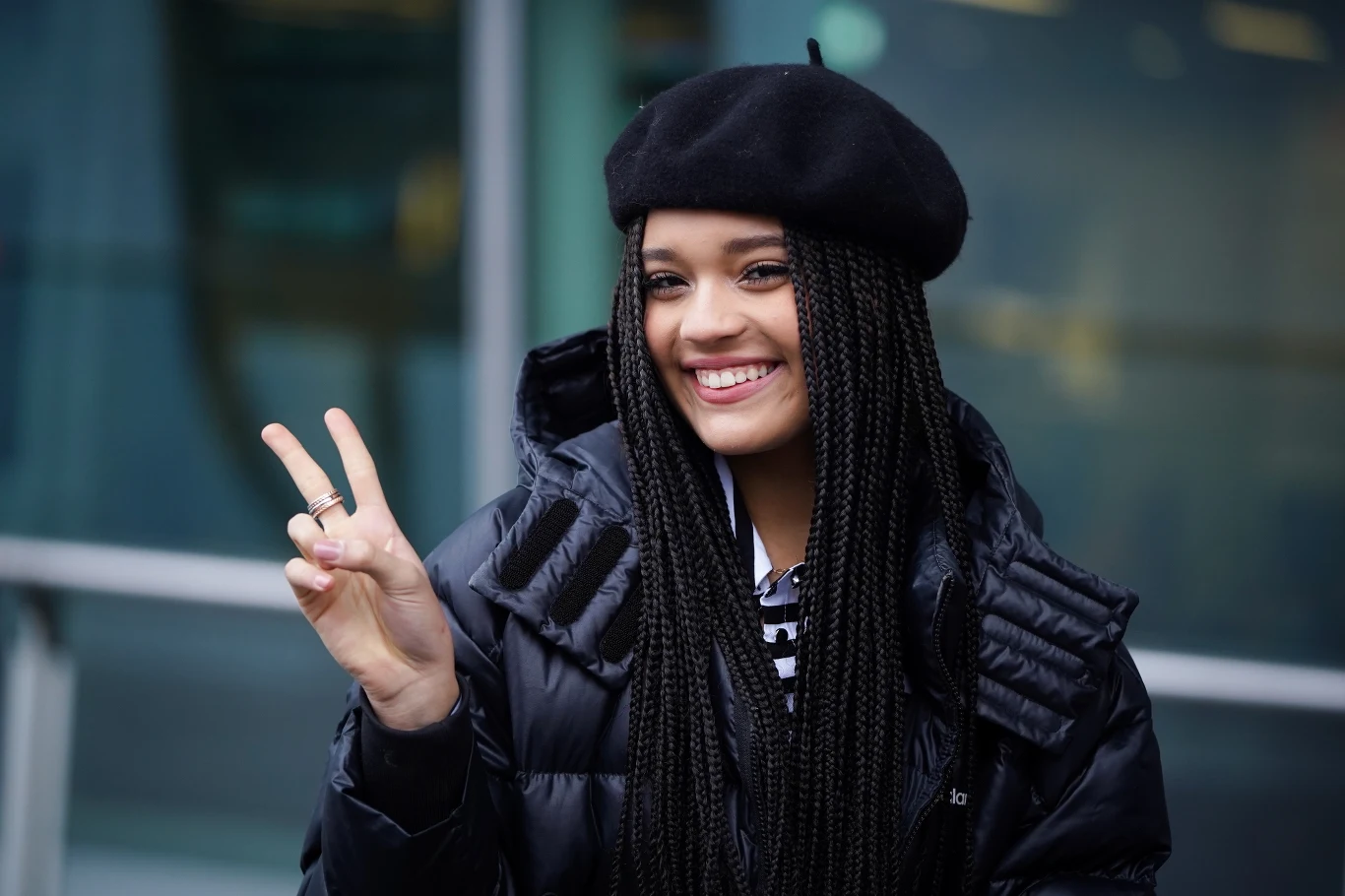 Sara James (a właściwie Sara Egwu-James) we wrześniu wygrała eliminacje do Eurowizji Junior, które odbywały się w ramach programu "Szansa na sukces". 13-letnia wokalistka, która w przeszłości wygrała również "The Voice Kids", do Paryża pojedzie z piosenką "Somebody".