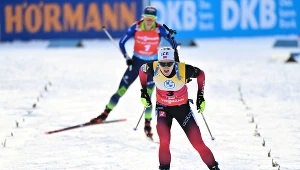 Marte Olsbu Roeiseland finiszuje przed Hanną Solą