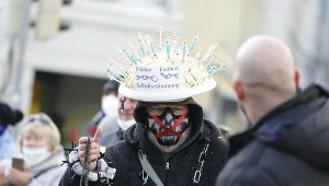 Przeciwnik ograniczeń covidowych wprowadzanych przez austriacki rząd