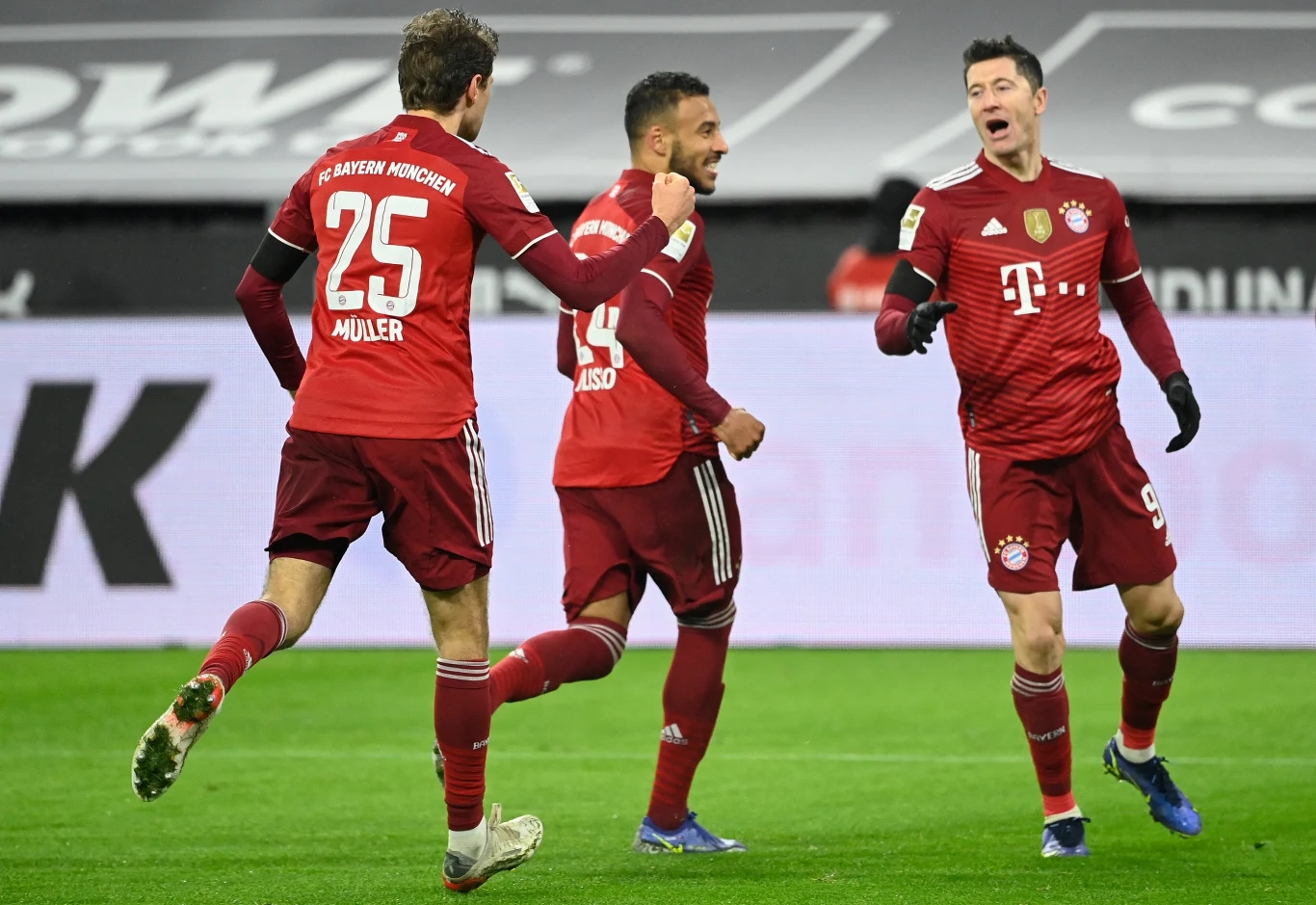 Liga Mistrzów: o której godzinie losowanie i gdzie oglądać? Na zdjęciu Robert Lewandowski i piłkarze Bayernu Monachium. Liga Mistrzów: o której godzinie losowanie i gdzie oglądać? Na zdjęciu Robert Lewandowski i piłkarze Bayernu Monachium.