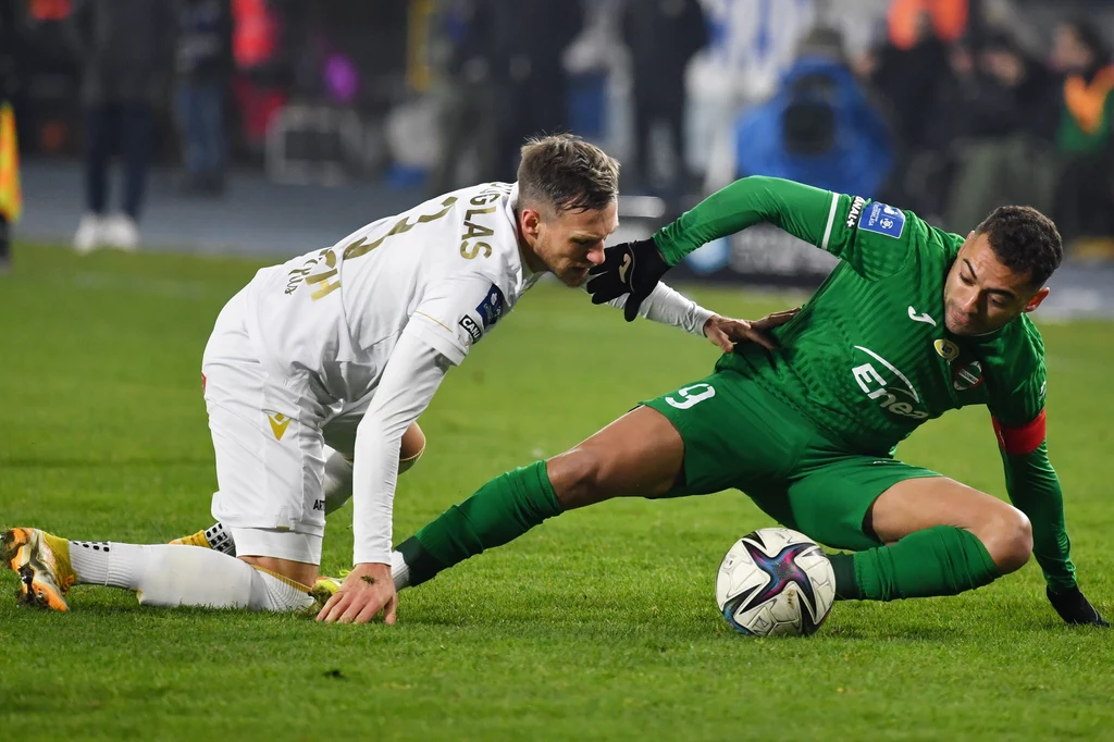 PKO Ekstraklasa. Tabela i wyniki. Kiedy kolejne mecze? Zdjęcie ze spotkania Radomiak - Lech. PKO Ekstraklasa. Tabela i wyniki. Kiedy kolejne mecze? Zdjęcie ze spotkania Radomiak - Lech.