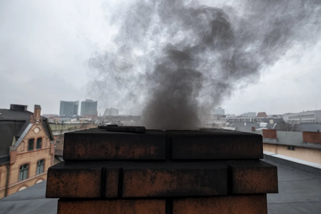 W poniedziałek w całej Polsce znów odnotowywane są wysokie poziomy smogu i zanieczyszczeń powietrza
