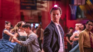 Ansel Elgort w filmie "West Side Story"