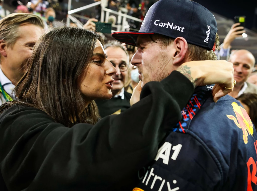 Kelly Piquet i Max Verstappen świętują sukces kierowcy