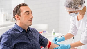 Największy dotąd program badań diagnostycznych Ministerstwa Zdrowia skierowany do osób, które ukończyły 40. rok życia wesprą laboratoria