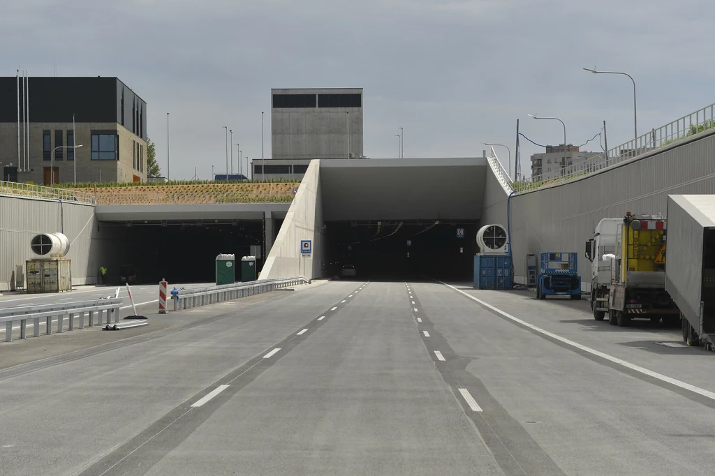 Otwarcie 130 metrowego odcinka ulicy Branickiego razem z tunelem Południowej Obwodnicy Warszawy odbędzie się prawdopodonie 20 grudnia.