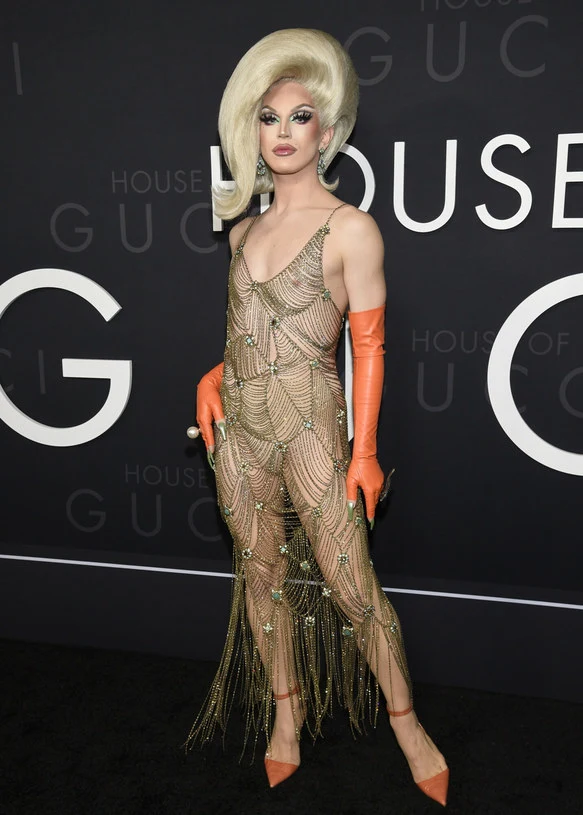 Drag queen, Aquaria na premierze "House of Gucci" Drag queen, Aquaria na premierze "House of Gucci"