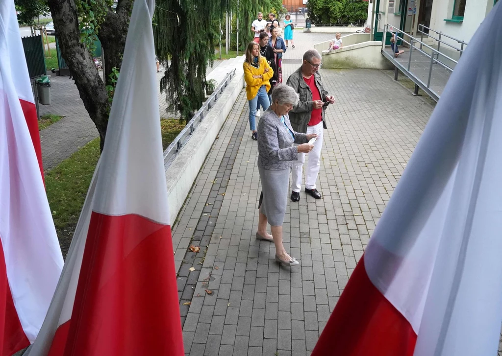 Realizacja obietnic wyborczych ugrupowań, które utworzą nowy rząd, może zwiększyć zadłużenie budżetu do ok. 6-7 proc. PKB w 2024 roku