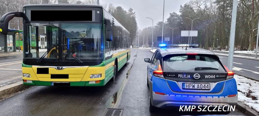 Pojazdy komunikacji publicznej powinny świecić przykładem...