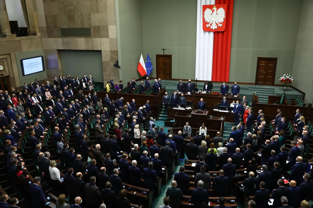 W Sejmie we wtorek trwa drugie czytanie rządowego projektu ustawy budżetowej na 2022 r.