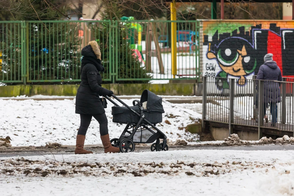 Samotne matki skarżą się, że system je dyskryminuje. Zdjęcie ilustracyjne Samotne matki skarżą się, że system je dyskryminuje. Zdjęcie ilustracyjne