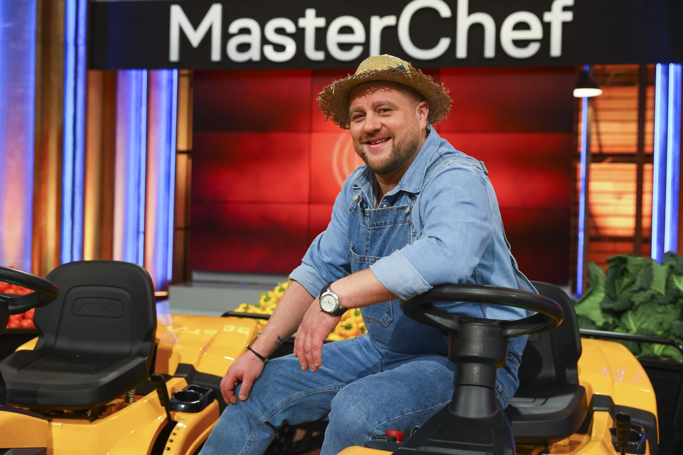 Tomasz Jakubiak na planie programu "MasterChef Junior" Tomasz Jakubiak na planie programu "MasterChef Junior"