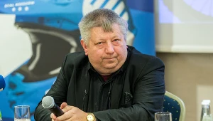 Diamenty rozdawał w papierowych torebkach. Oszukał nawet kibiców