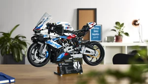 Supersportowy motocykl BMW odtworzony z klocków Lego