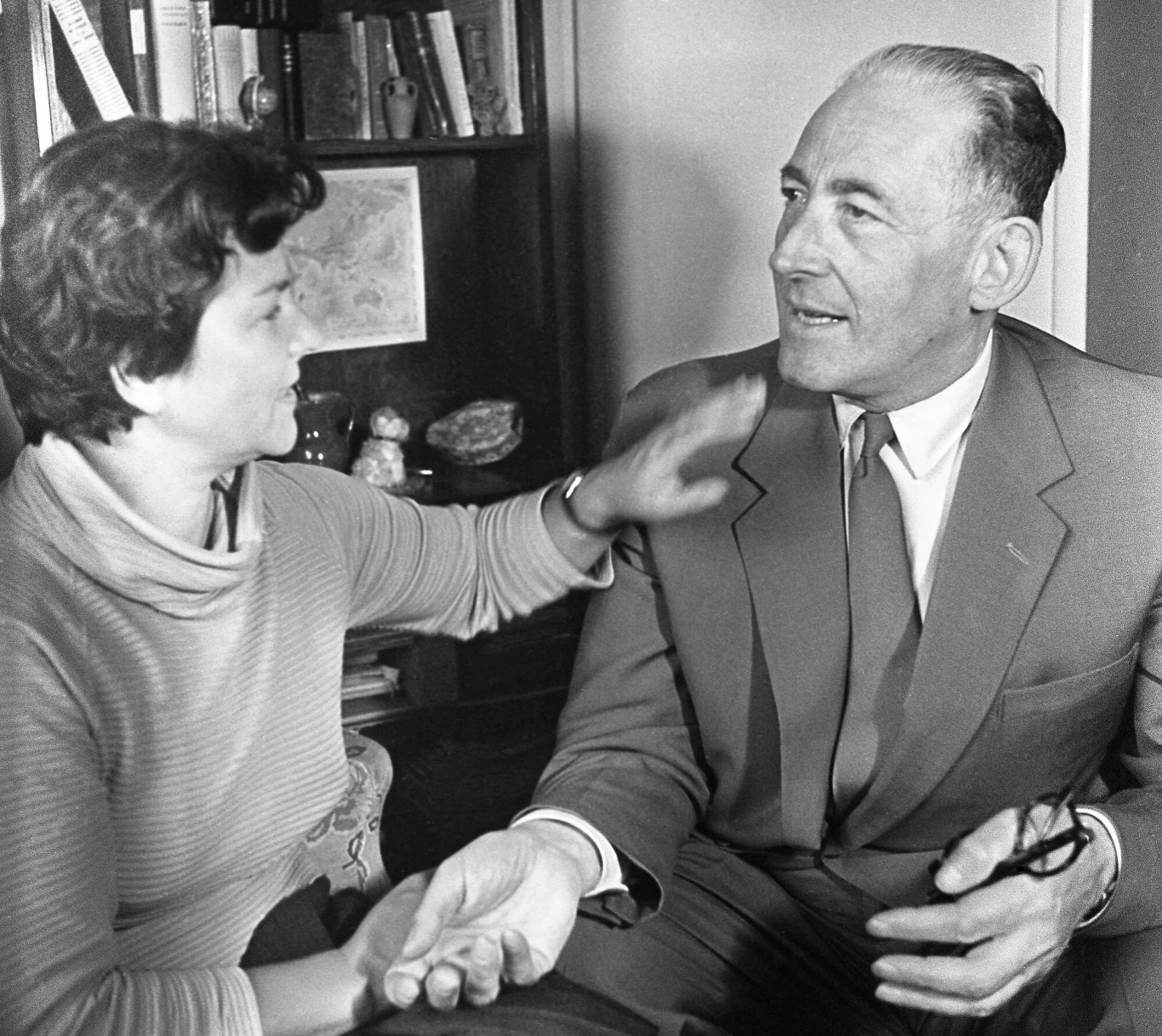 Jan Brzechwa z żoną Janiną pod koniec lat 50. Jan Brzechwa z żoną Janiną pod koniec lat 50.